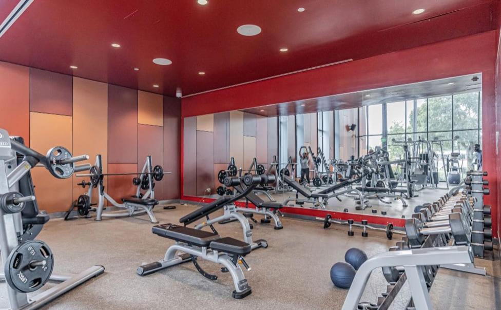 Montrose Living Prime Location Comfortable Beds Daire